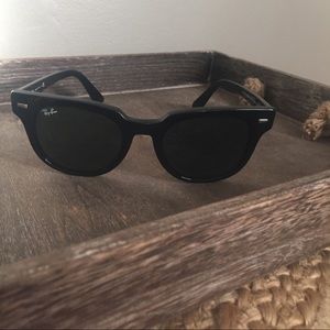 Ray Ban Meteor Classic Sunnies